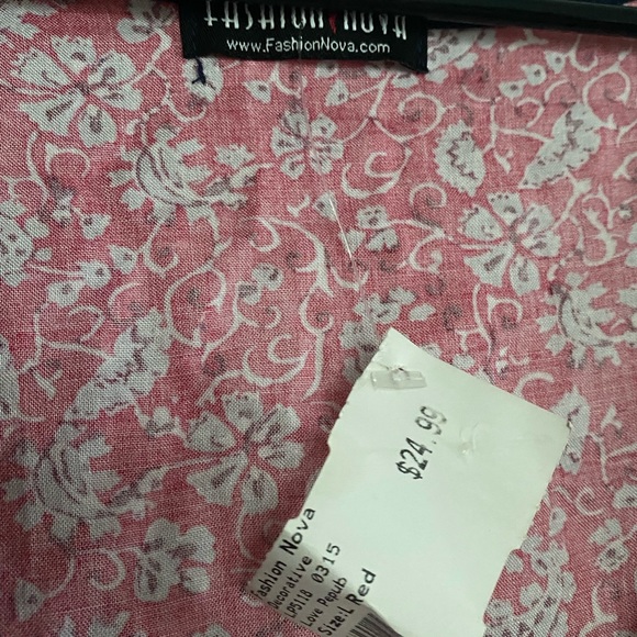 Floral romper. - Picture 2 of 3